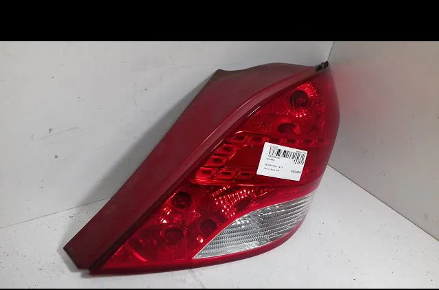 Feu arrière droit Peugeot 207-207 (WA_, WC_) 1.4 16v (2006-2013) 3 portes occasion