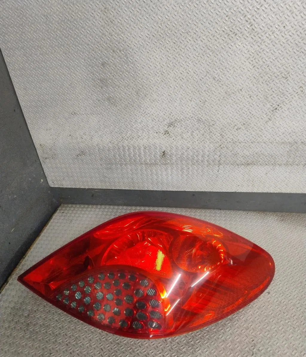 Feu arrière droit Peugeot 207-207 (WA_, WC_) 1.4 16v (2006-2013) 3 portes occasion
