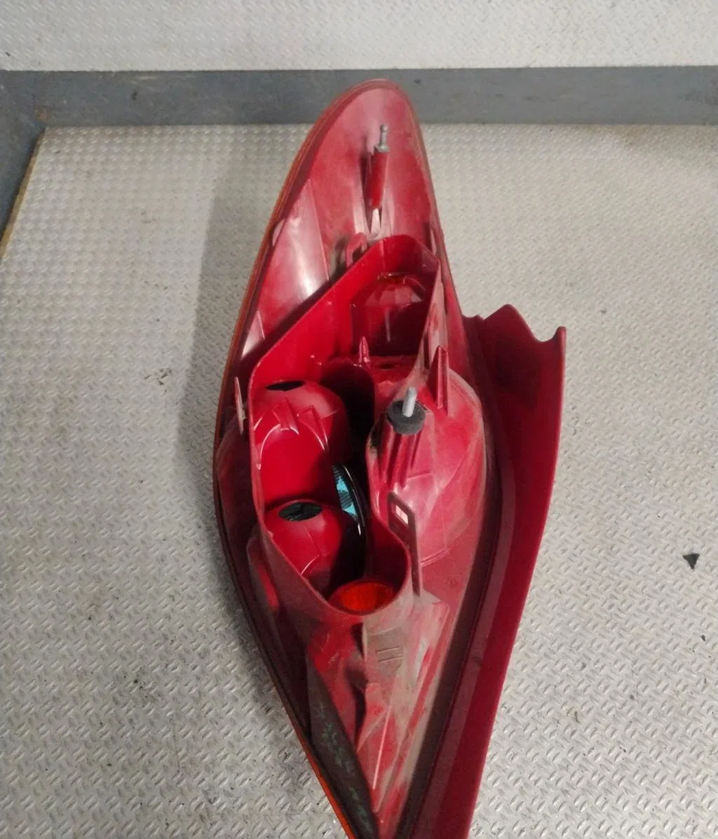 Feu arrière droit Peugeot 207-207 (WA_, WC_) 1.4 16v (2006-2013) 3 portes occasion