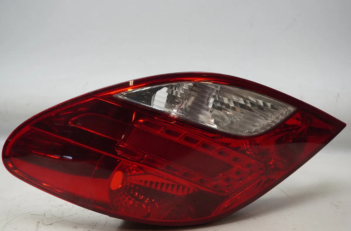 Feu arrière droit Peugeot 207-207 (WA_, WC_) 1.4 16v (2006-2013) occasion