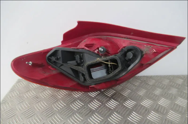 Feu arrière droit Peugeot 207-207 (WA_, WC_) 1.4 hdi (2006-2015) 5 portes occasion