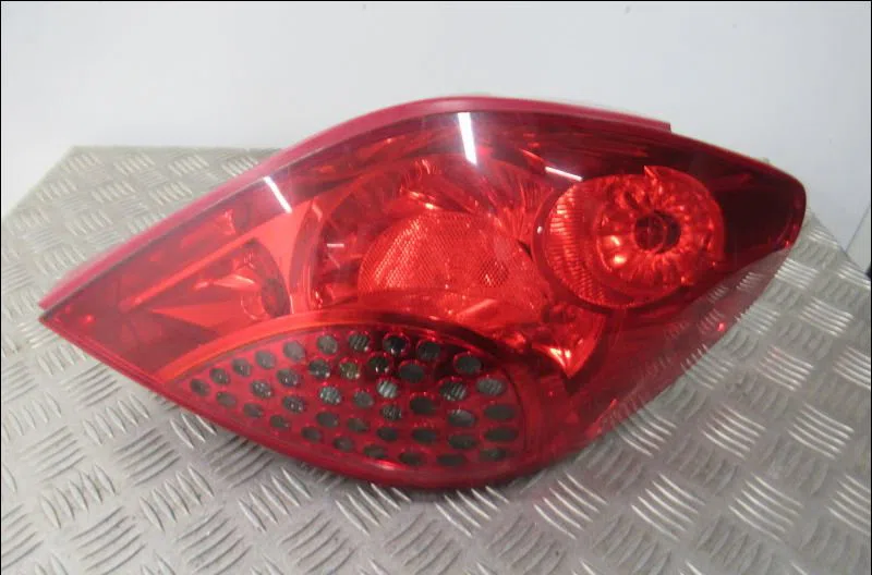 Feu arrière droit Peugeot 207-207 (WA_, WC_) 1.4 hdi (2006-2015) 5 portes occasion