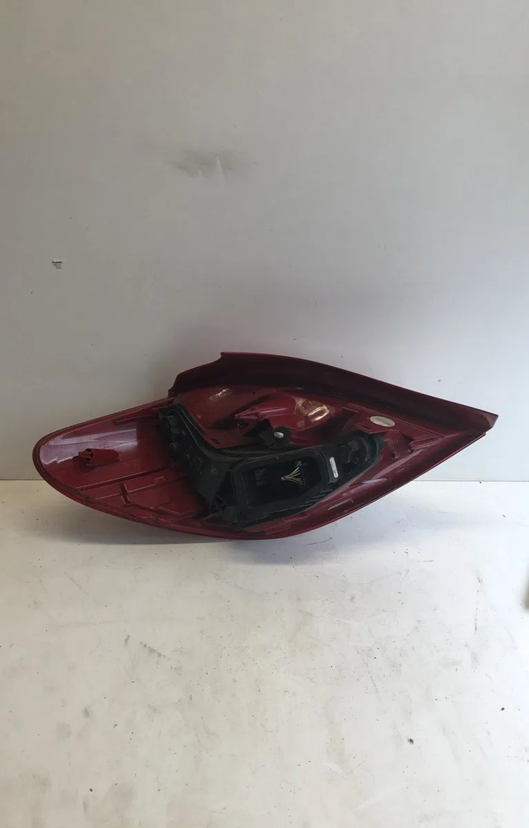 Feu arrière droit Peugeot 207-207 (WA_, WC_) 1.6 16v vti (2007-2012) 5 portes occasion