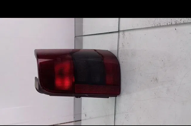 Feu arrière droit Peugeot 207-207 (WA_, WC_) 1.6 hdi (2006-2013) 5 portes occasion