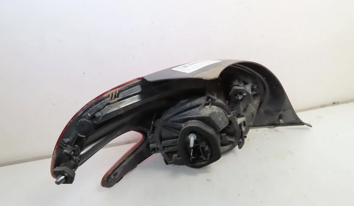 Feu arrière droit PEUGEOT 208 2018 occasion