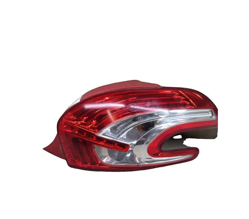 FEU ARRIERE DROIT PEUGEOT 208 9672628380