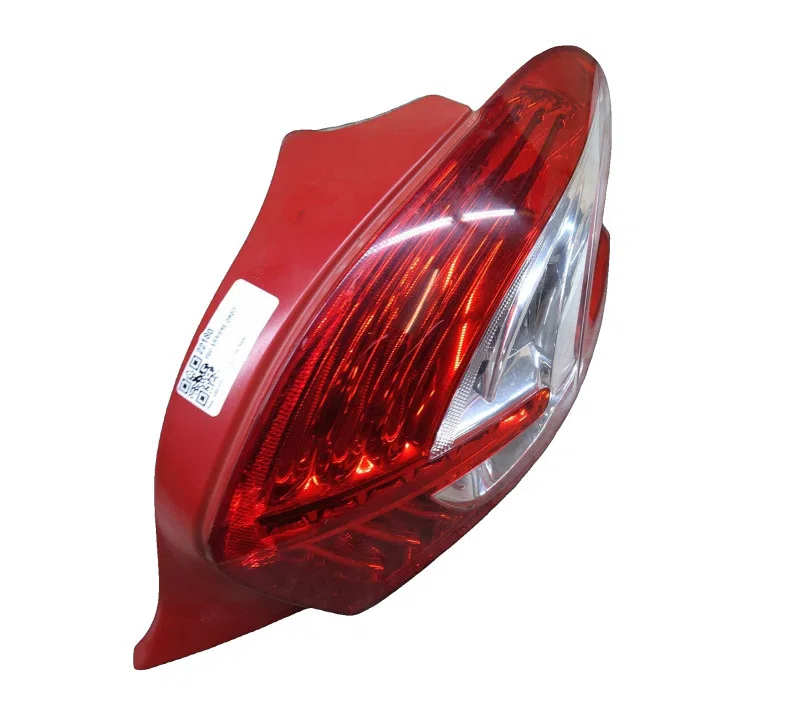 FEU ARRIERE DROIT PEUGEOT 208 9672628380