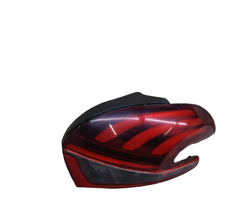 FEU ARRIERE DROIT PEUGEOT 208 9825601180