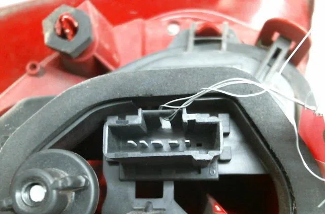 Feu arrière droit Peugeot 208 I (CA_, CC_) 1.4 hdi (2012) 3 portes occasion