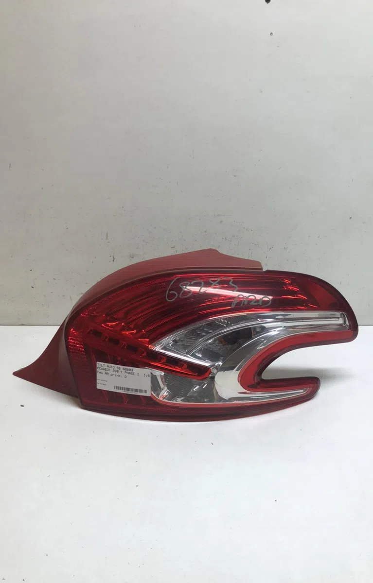 Feu arrière droit Peugeot 208 I (CA_, CC_) 1.6 hdi (2012) occasion