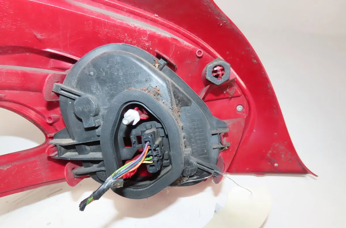 Feu arrière droit Peugeot 208 I (CA_, CC_) 1.6 hdi - bluehdi 75 (2013) 5 portes occasion