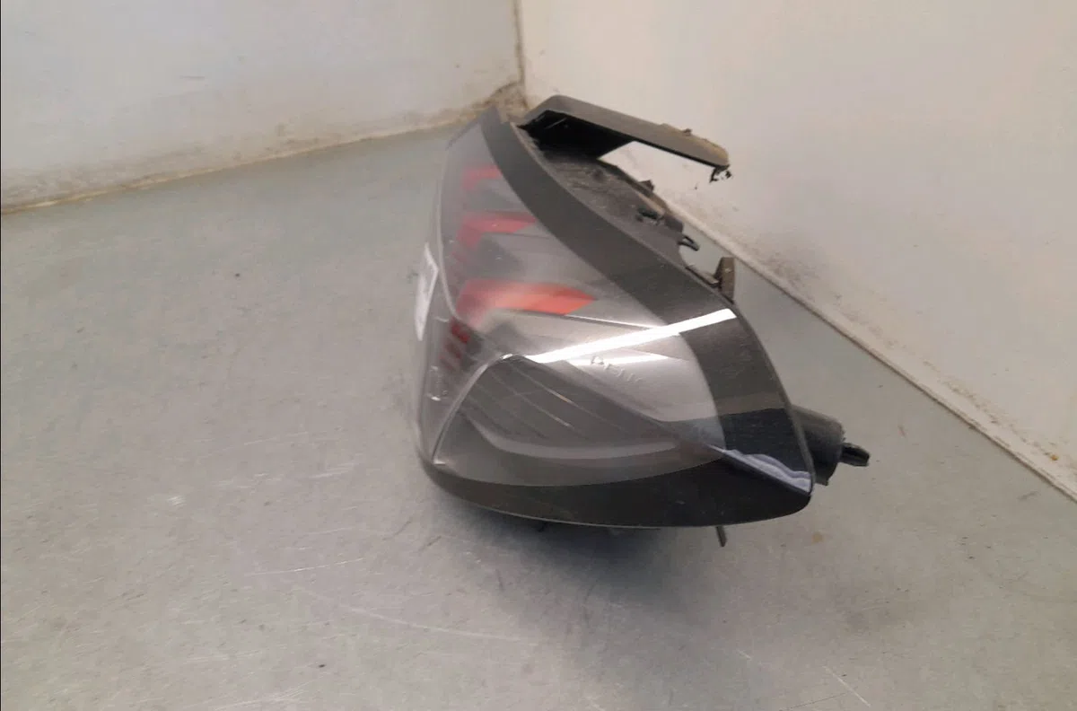 Feu arrière droit Peugeot 208 II (UB_, UP_, UW_, UJ_) 1.2 puretech 100 (2019) 5 portes occasion