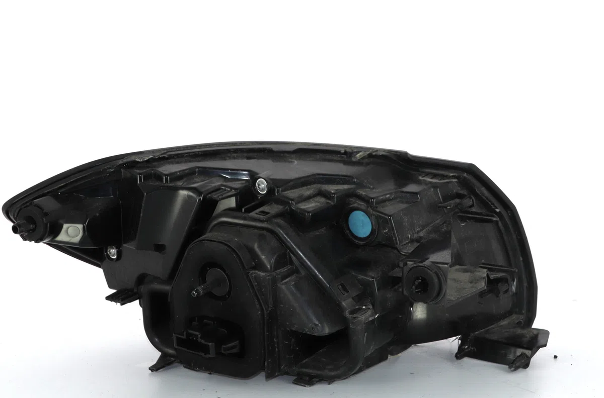 Feu arrière droit Peugeot 208 II (UB_, UP_, UW_, UJ_) 1.2 puretech 100 (2019) 5 portes occasion