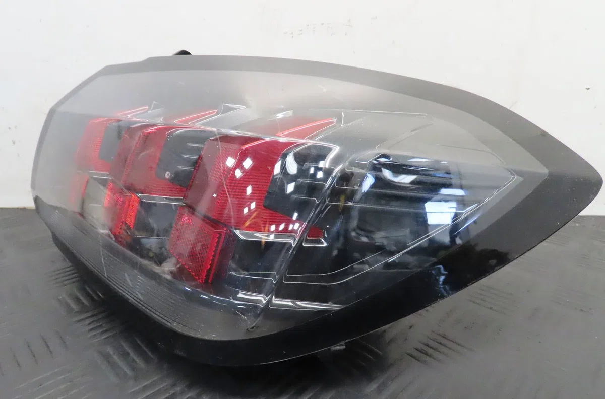 Feu arrière droit Peugeot 208 II (UB_, UP_, UW_, UJ_) E-208 (2019) occasion