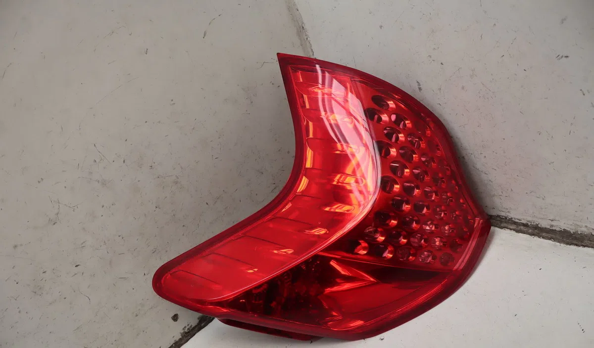 Feu arrière droit Peugeot 3008 SUV (MC_, MR_, MJ_, M4_) 2.0 bluehdi 150 (mjahxh, mjahxv, mjahxg, mjahsh, mjahrh,... (201