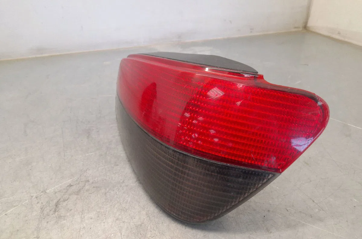 Feu arrière droit PEUGEOT 306  1.9 D occasion