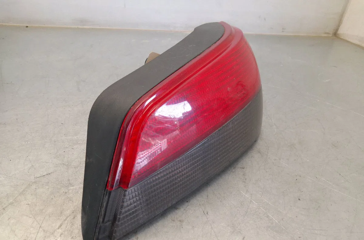 Feu arrière droit PEUGEOT 306  1.9 D occasion