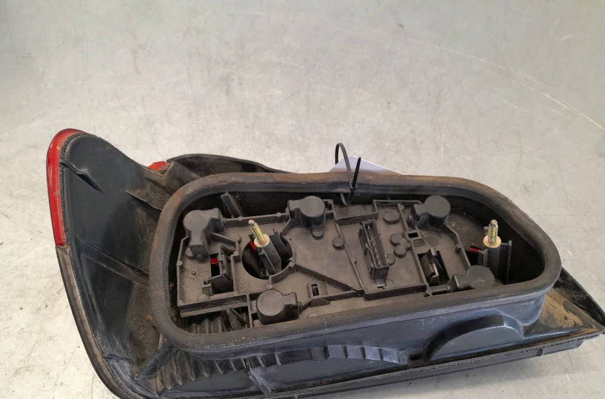 Feu arrière droit PEUGEOT 306  1.9 D occasion