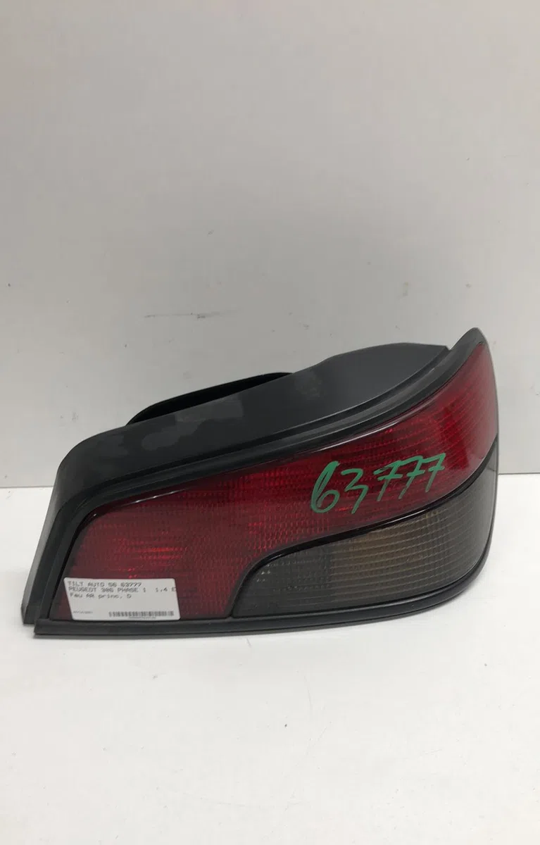 Feu arrière droit Peugeot 306 3-5 portes (7A, 7C, N3, N5) 1.4 (1993-2001) 5 portes occasion
