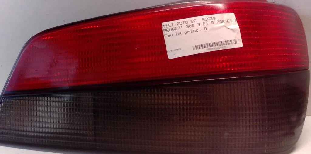 Feu arrière droit Peugeot 306 3-5 portes (7A, 7C, N3, N5) 1.6 (1993-2000) occasion