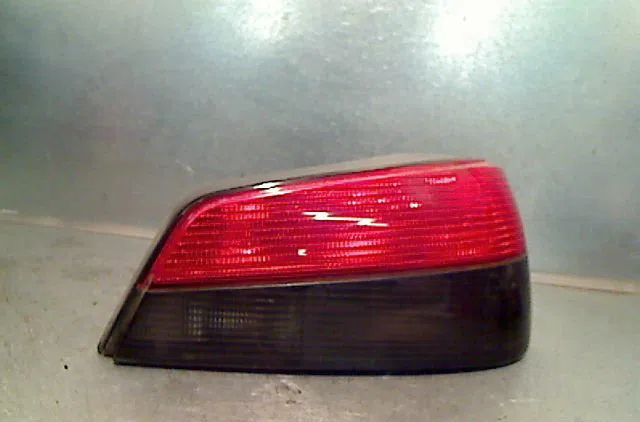 Feu arrière droit Peugeot 306 3-5 portes (7A, 7C, N3, N5) 1.8 16v (1997-2001) occasion