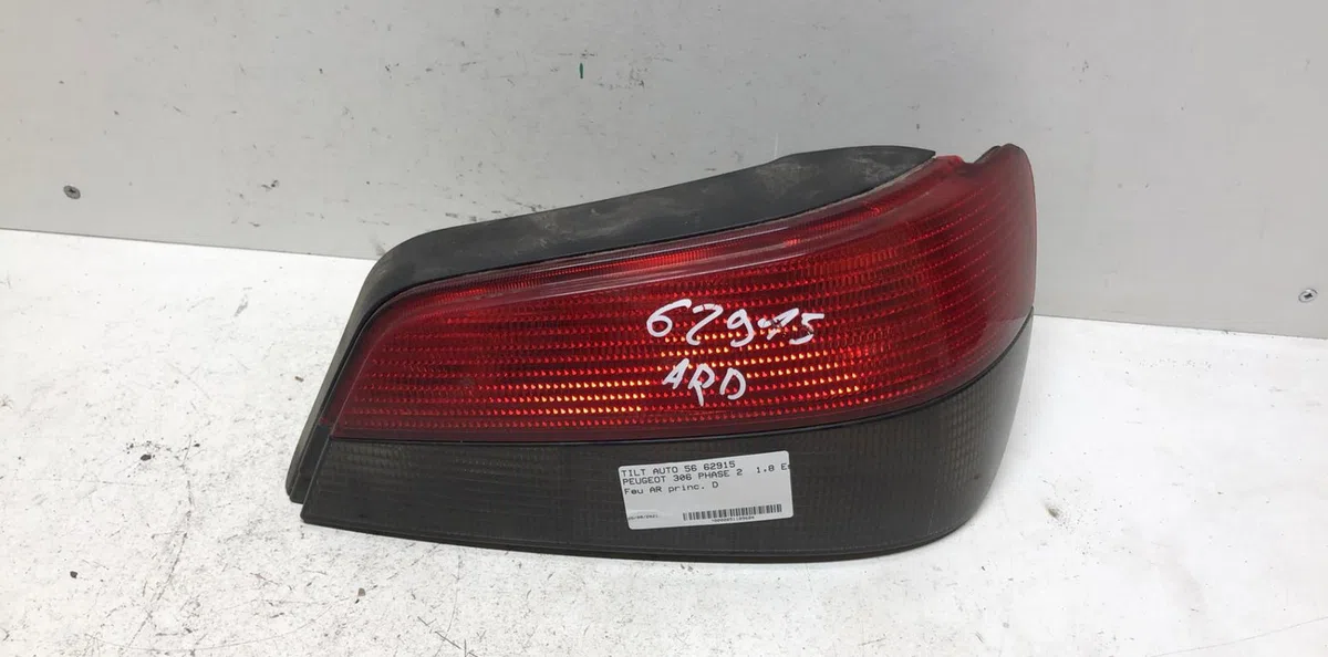 Feu arrière droit Peugeot 306 3-5 portes (7A, 7C, N3, N5) 1.8 16v (1997-2001) occasion