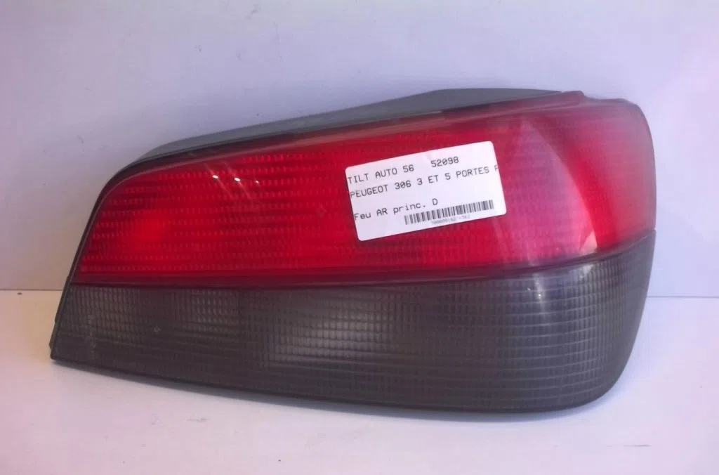 Feu arrière droit Peugeot 306 3-5 portes (7A, 7C, N3, N5) 1.9 d (1994-2001) occasion