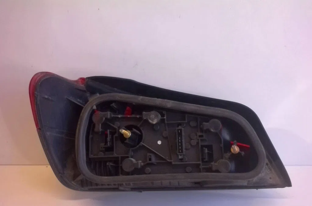 Feu arrière droit Peugeot 306 3-5 portes (7A, 7C, N3, N5) 1.9 d (1994-2001) occasion