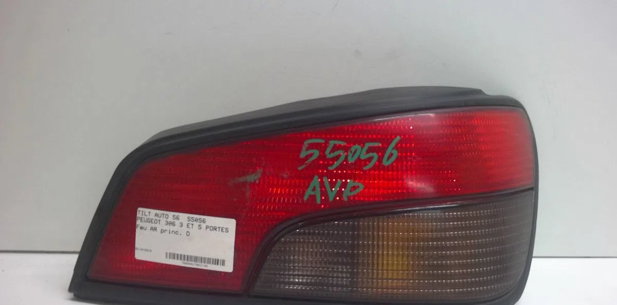 Feu arrière droit Peugeot 306 3-5 portes (7A, 7C, N3, N5) 1.9 d (1994-2001) occasion