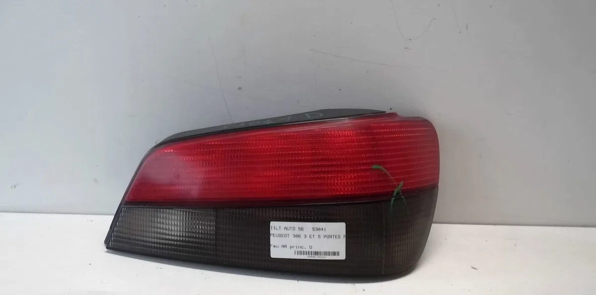 Feu arrière droit Peugeot 306 3-5 portes (7A, 7C, N3, N5) 1.9 d (1994-2001) occasion