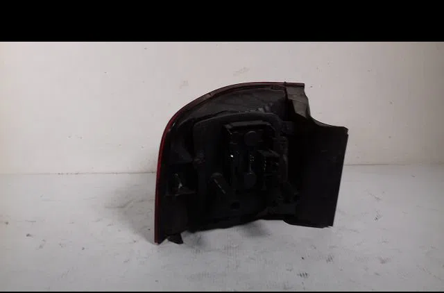 Feu arrière droit Peugeot 306 3-5 portes (7A, 7C, N3, N5) 1.9 dt (1993-2001) occasion