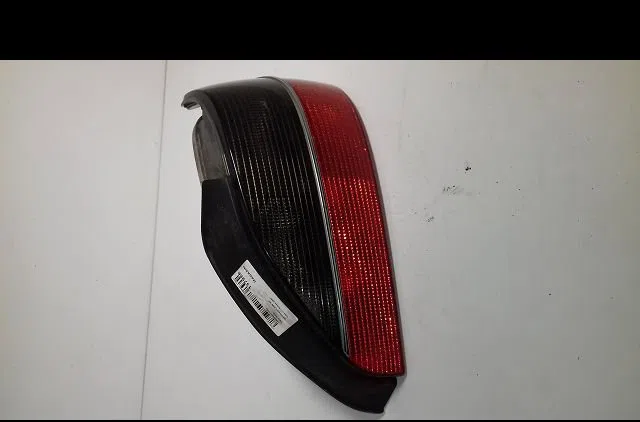 Feu arrière droit Peugeot 306 (7B, N3, N5) 1.8 16v (1997-2001) occasion