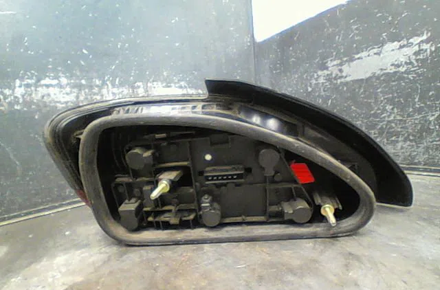 Feu arrière droit Peugeot 306 (7B, N3, N5) 1.9 d (1998-2001) occasion