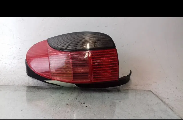 Feu arrière droit Peugeot 306 Break (7E, N3, N5) 1.9 d (1998-2002) occasion