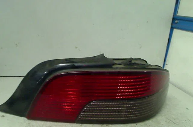 Feu arrière droit Peugeot 306 Décapotable (7D, N3, N5) 1.6 (1996-2000) occasion