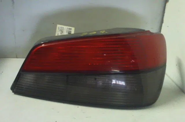 Feu arrière droit PEUGEOT 306 occasion