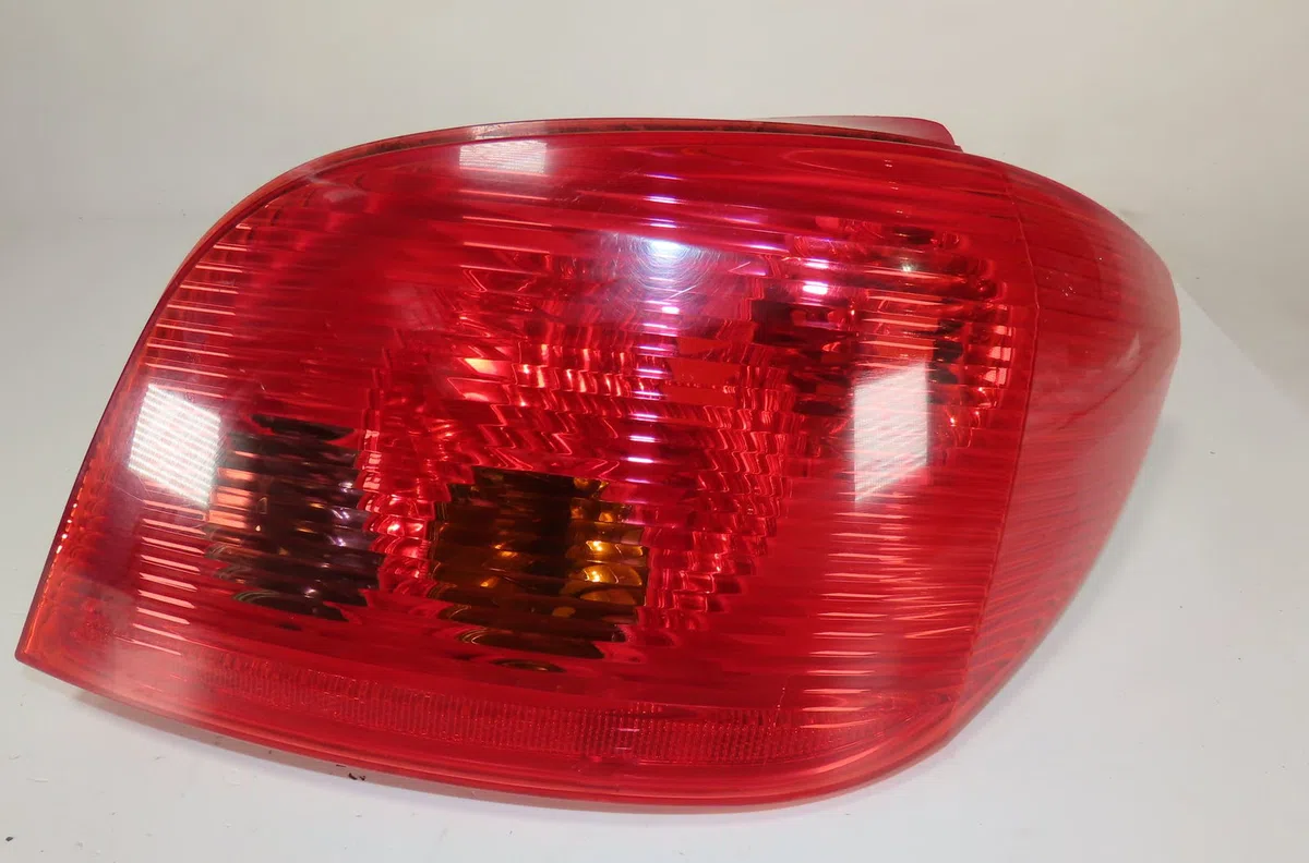 Feu arrière droit Peugeot 307 (3A-C) 1.4 (2000-2003) occasion