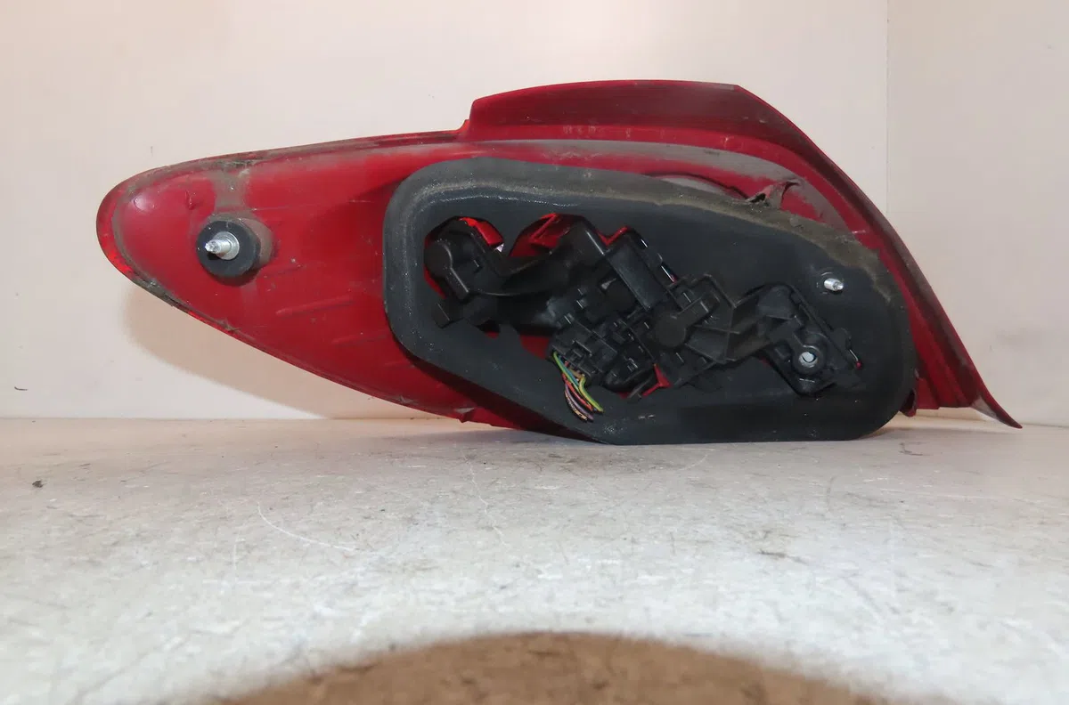 Feu arrière droit Peugeot 307 (3A-C) 1.6 16v (2000-2007) 5 portes occasion