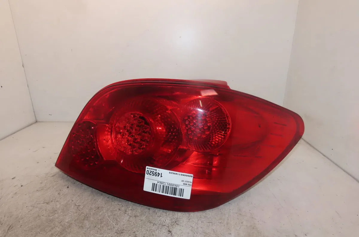 Feu arrière droit Peugeot 307 (3A-C) 1.6 16v (2000-2007) 5 portes occasion