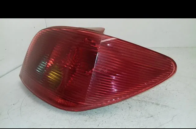 Feu arrière droit Peugeot 307 (3A-C) 2.0 hdi 90 (2000-2007) 5 portes occasion