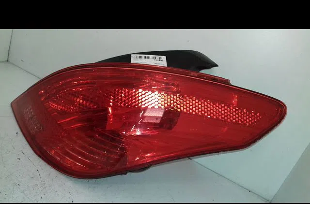 Feu arrière droit Peugeot 308 I (4A_, 4C_) 1.6 16v (2007-2014) 5 portes occasion