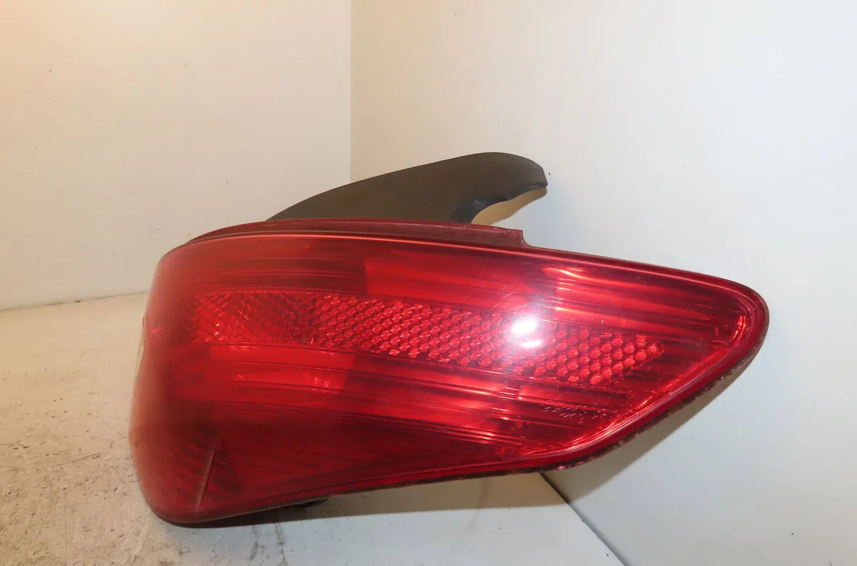 Feu arrière droit Peugeot 308 I (4A_, 4C_) 2.0 hdi (2007-2014) 3 portes occasion
