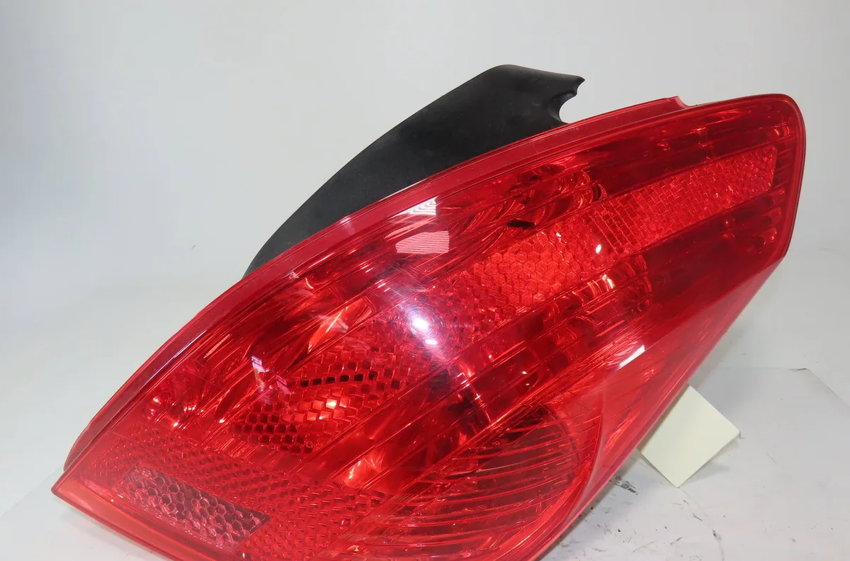 Feu arrière droit Peugeot 308 I (4A_, 4C_) 2.0 hdi (2007-2014) occasion