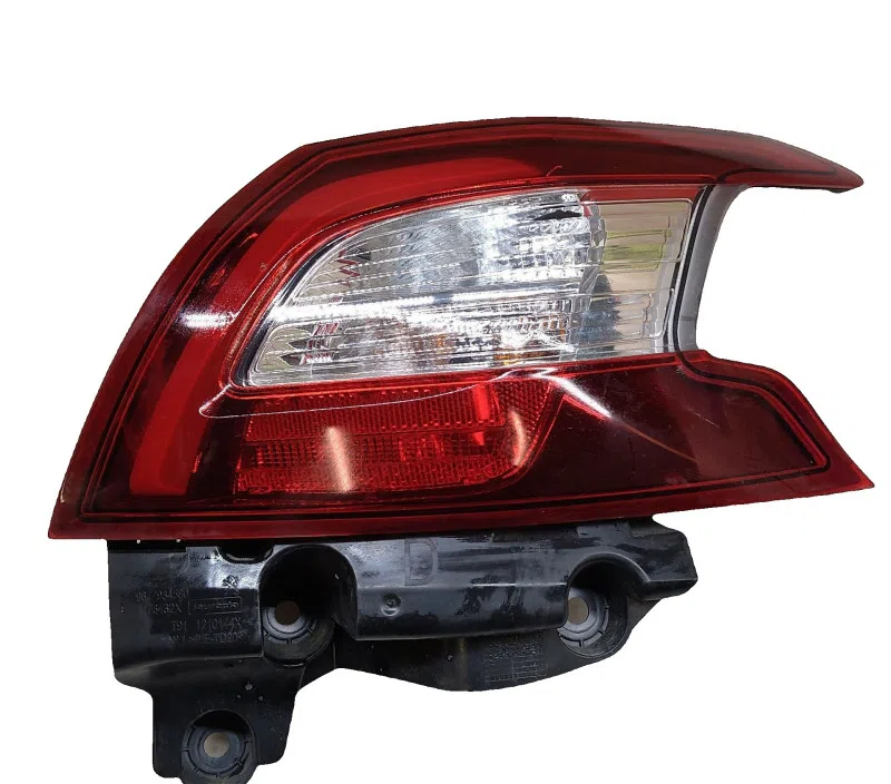 FEU ARRIERE DROIT PEUGEOT 308 II 9677817580