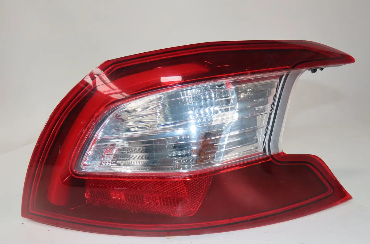 Feu arrière droit Peugeot 308 II (LB_, LP_, LW_, LH_, L3_) 1.2 thp 110 (2013-2021) occasion