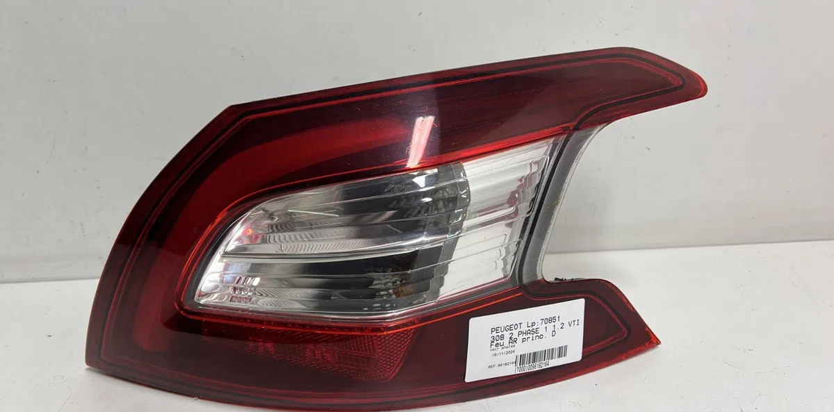 Feu arrière droit Peugeot 308 II (LB_, LP_, LW_, LH_, L3_) 1.2 vti 72 (2013-2021) occasion