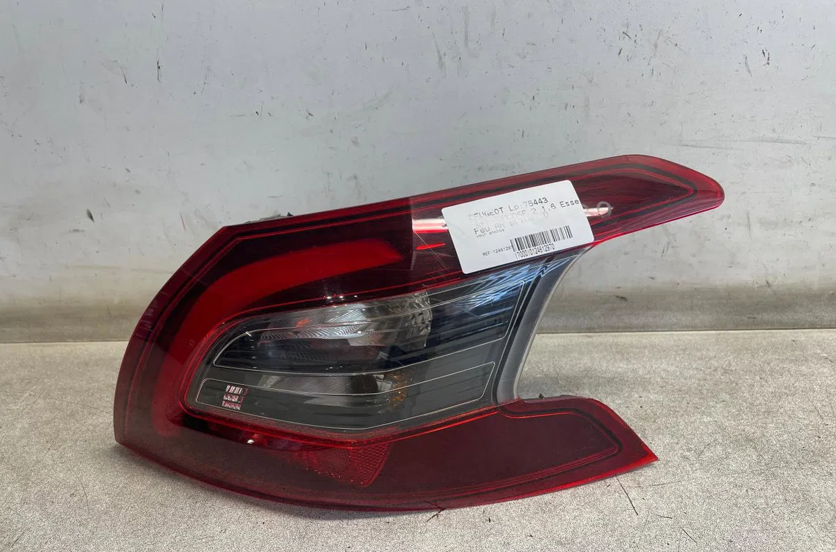 Feu arrière droit Peugeot 308 II (LB_, LP_, LW_, LH_, L3_) 1.6 gti (l35gnh) (2015-2021) occasion