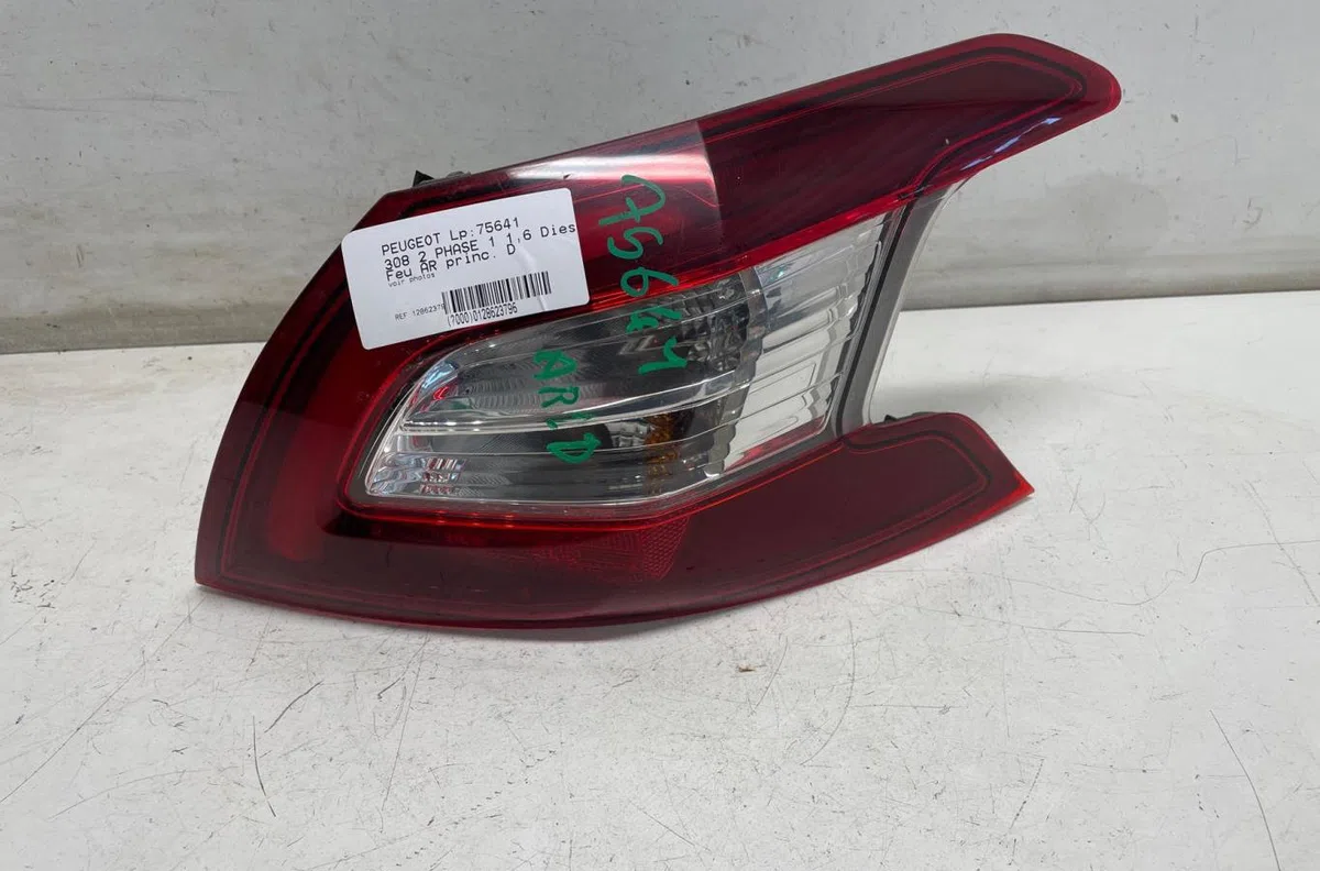 Feu arrière droit Peugeot 308 II (LB_, LP_, LW_, LH_, L3_) 1.6 hdi 100 (2014-2021) 5 portes occasion