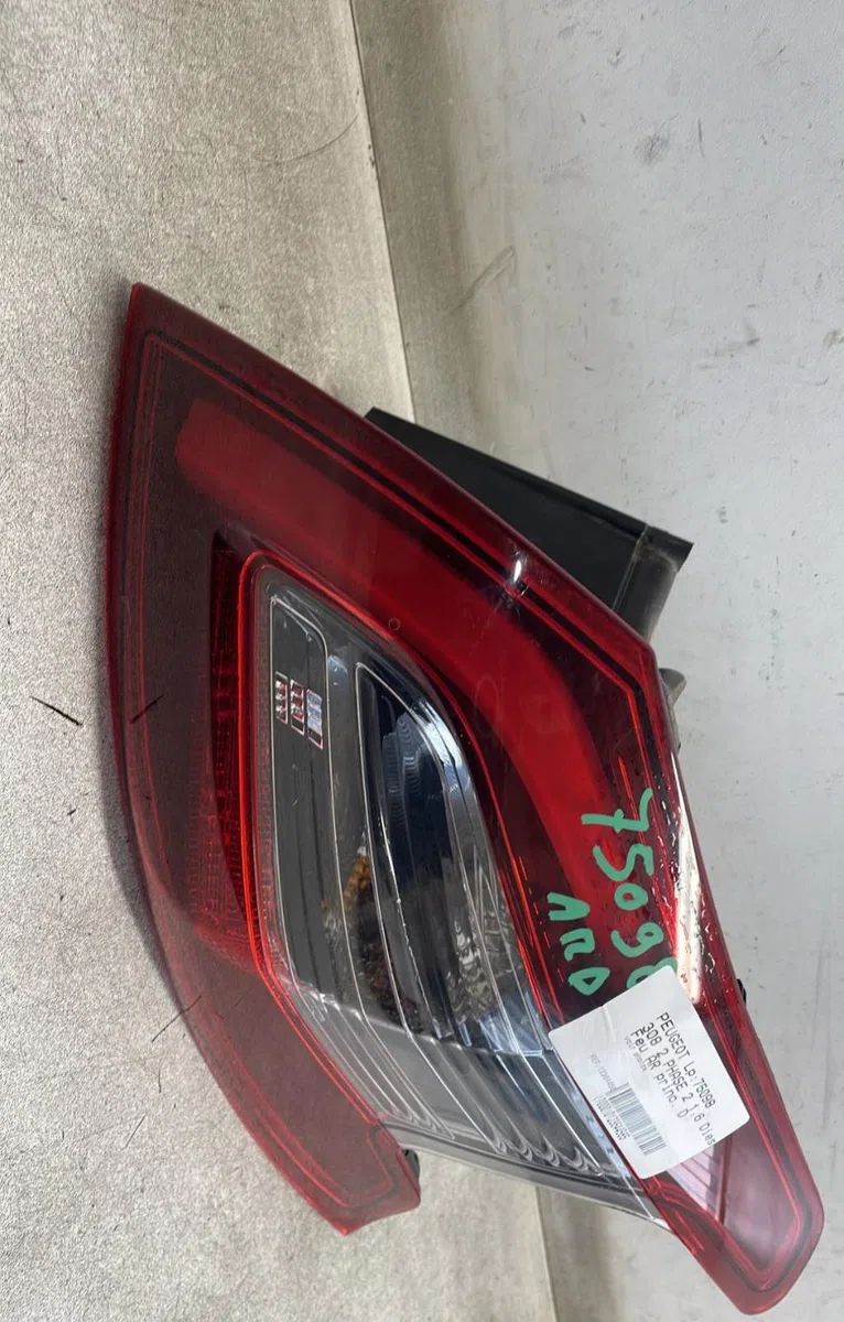 Feu arrière droit Peugeot 308 II (LB_, LP_, LW_, LH_, L3_) 1.6 hdi 100 (2014-2021) 5 portes occasion
