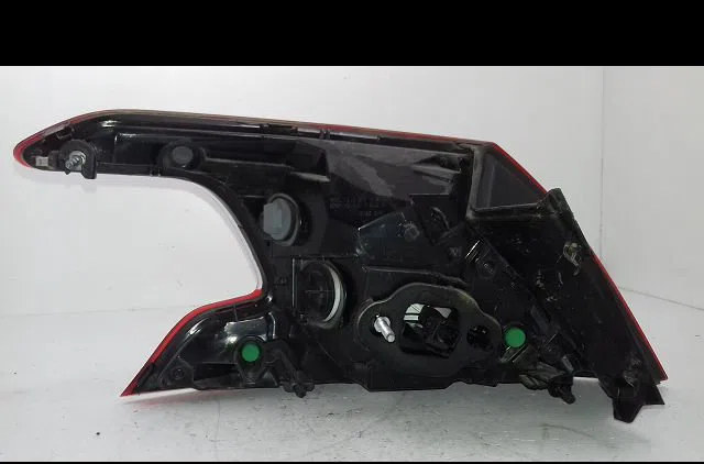 Feu arrière droit Peugeot 308 II (LB_, LP_, LW_, LH_, L3_) 1.6 hdi (2013-2021) occasion